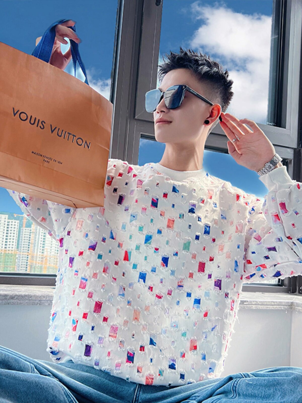 OBOY 봄 가을 디자인 찢어진 격자 무늬 스웨터 남성 트렌디 브랜드 잘 생긴 라운드 넥 탑 트렌디 T 루즈한 긴팔 티셔츠