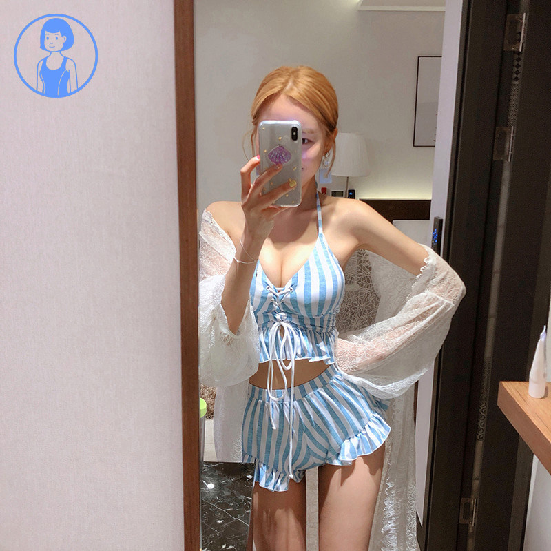 日系可爱少女经典蓝白条比基尼