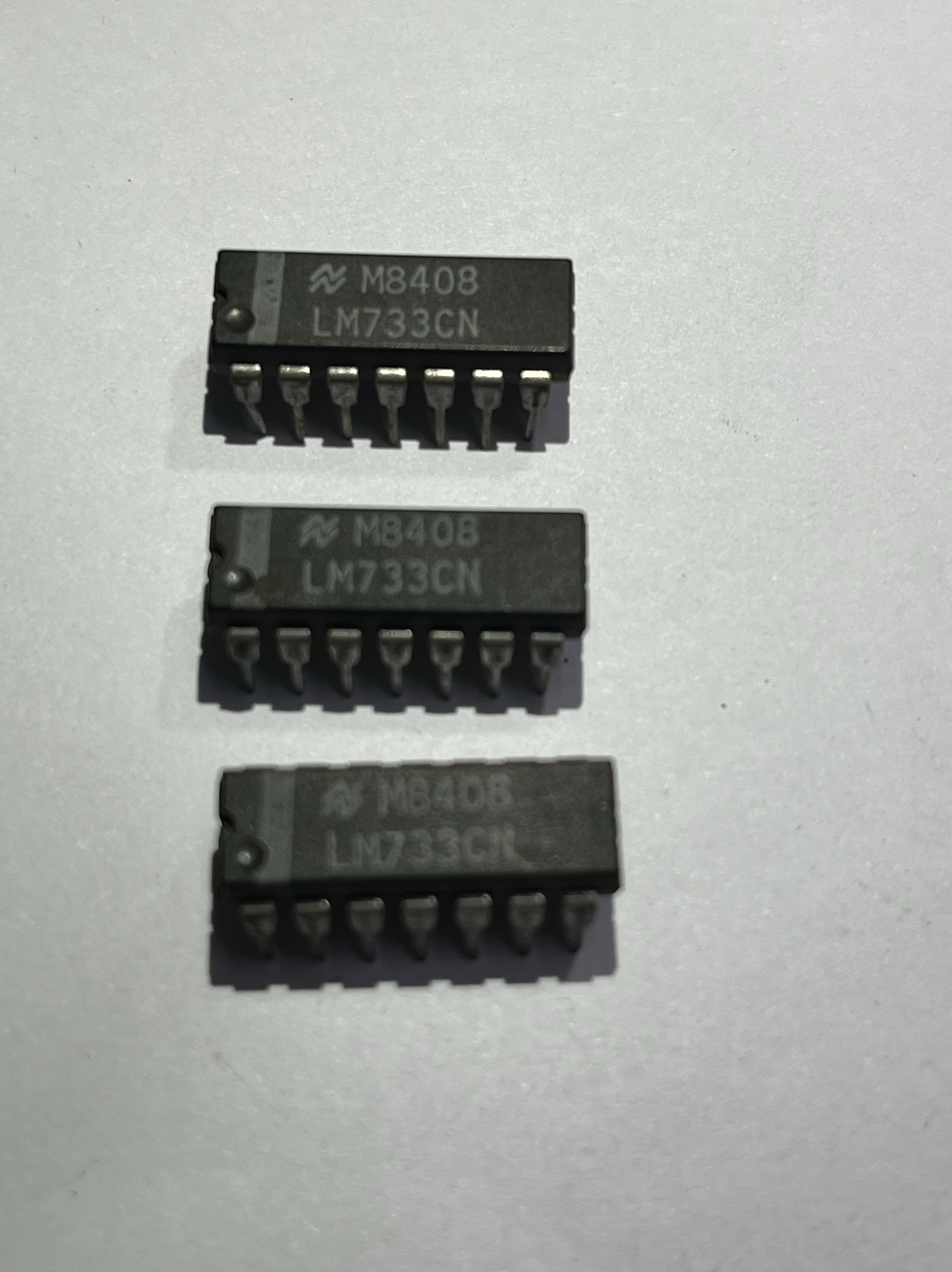 直插LM733CN视频放大器集成电路DIP-14