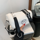 马鞍包包女2026新款 百搭时尚 洋气胸包潮ins超火单肩斜挎包饺子包