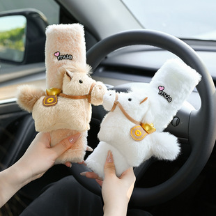 2026马年马上有钱汽车安全带护肩套可爱高级感女车内毛绒装饰摆件