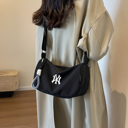 腋下包单肩包斜挎包大容量枕头包