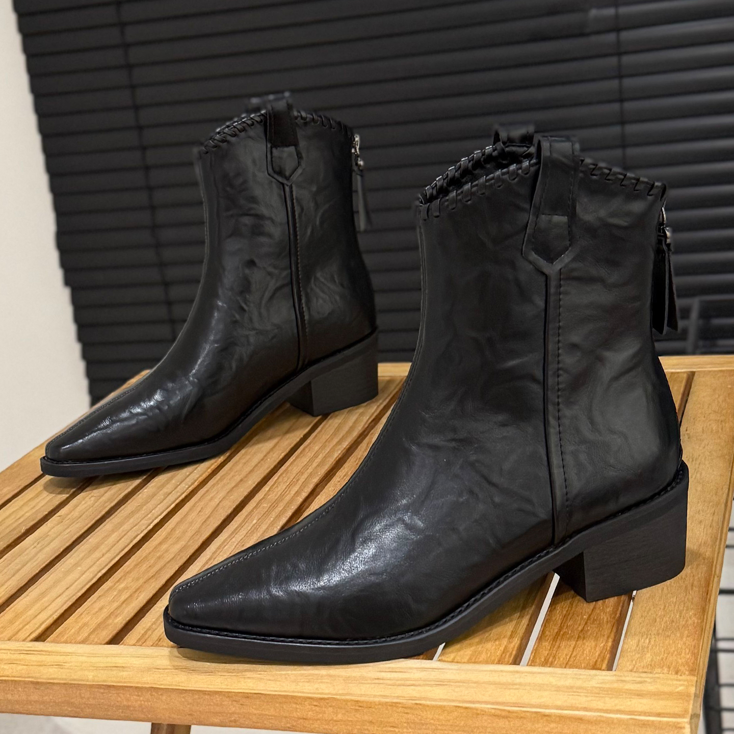 秋冬粗跟短靴女尖头时装靴单靴