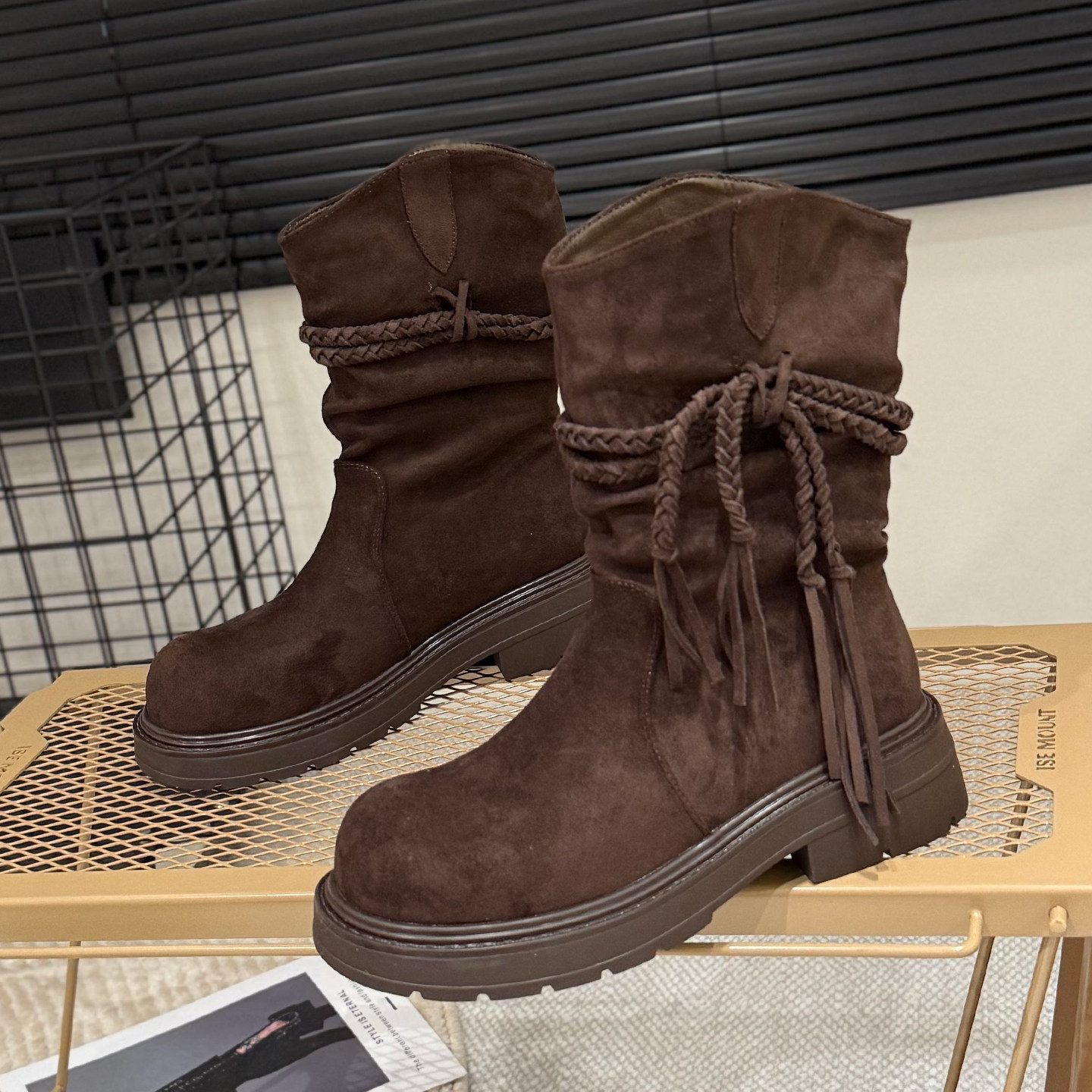 2025秋冬新款复古中筒靴女靴编织绳流苏装饰西部牛仔靴个性马丁靴,女鞋,西部靴,淘宝优惠券,粉丝福利购,淘宝优惠卷