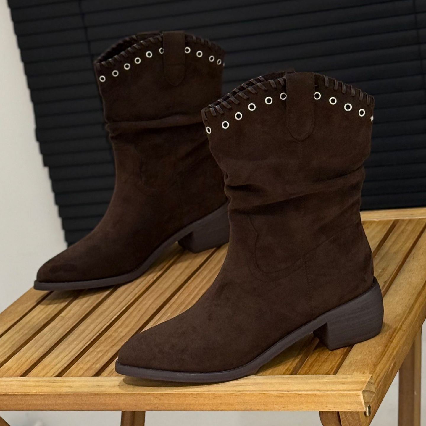 尖头绒面西部牛仔靴女靴中筒靴