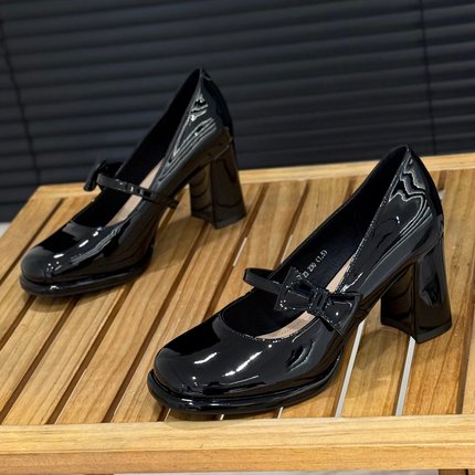 7cm增高粗跟玛丽珍鞋女2026年新款法式漆皮浅口单鞋一字扣高跟鞋