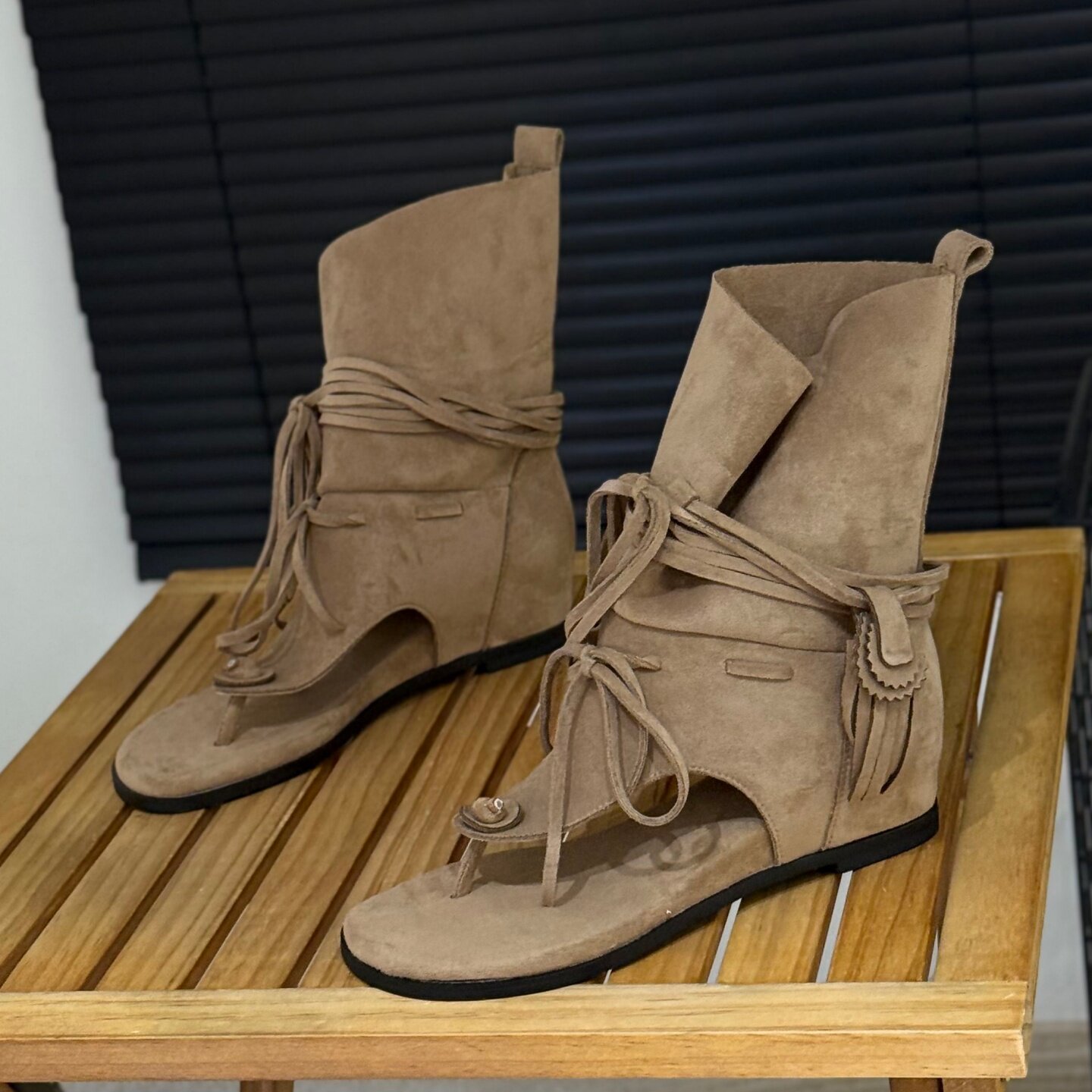 西部风夹趾凉靴女2026年新款夏季坡跟绑带百搭露趾时尚女士罗马鞋