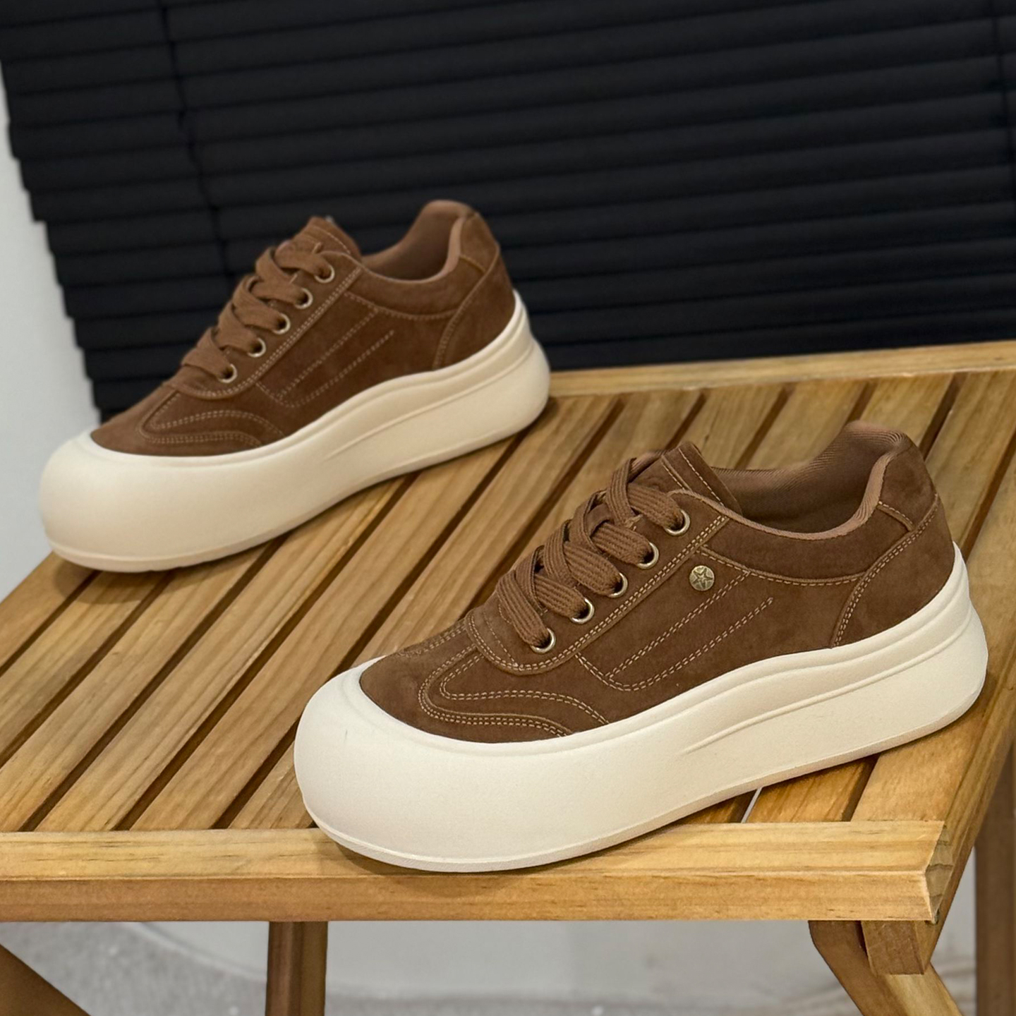 丑萌大头真皮板鞋女2025年秋季新款女鞋娃娃头饼干鞋系带休闲板鞋