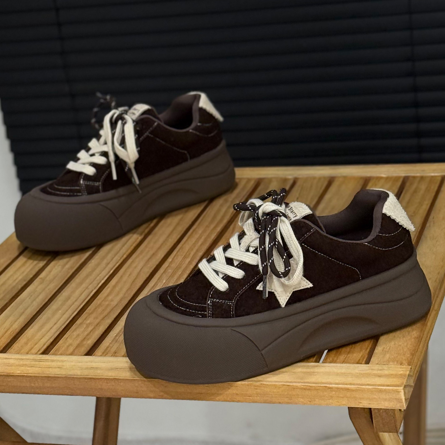 磨砂皮系带休闲板鞋女星星面包鞋