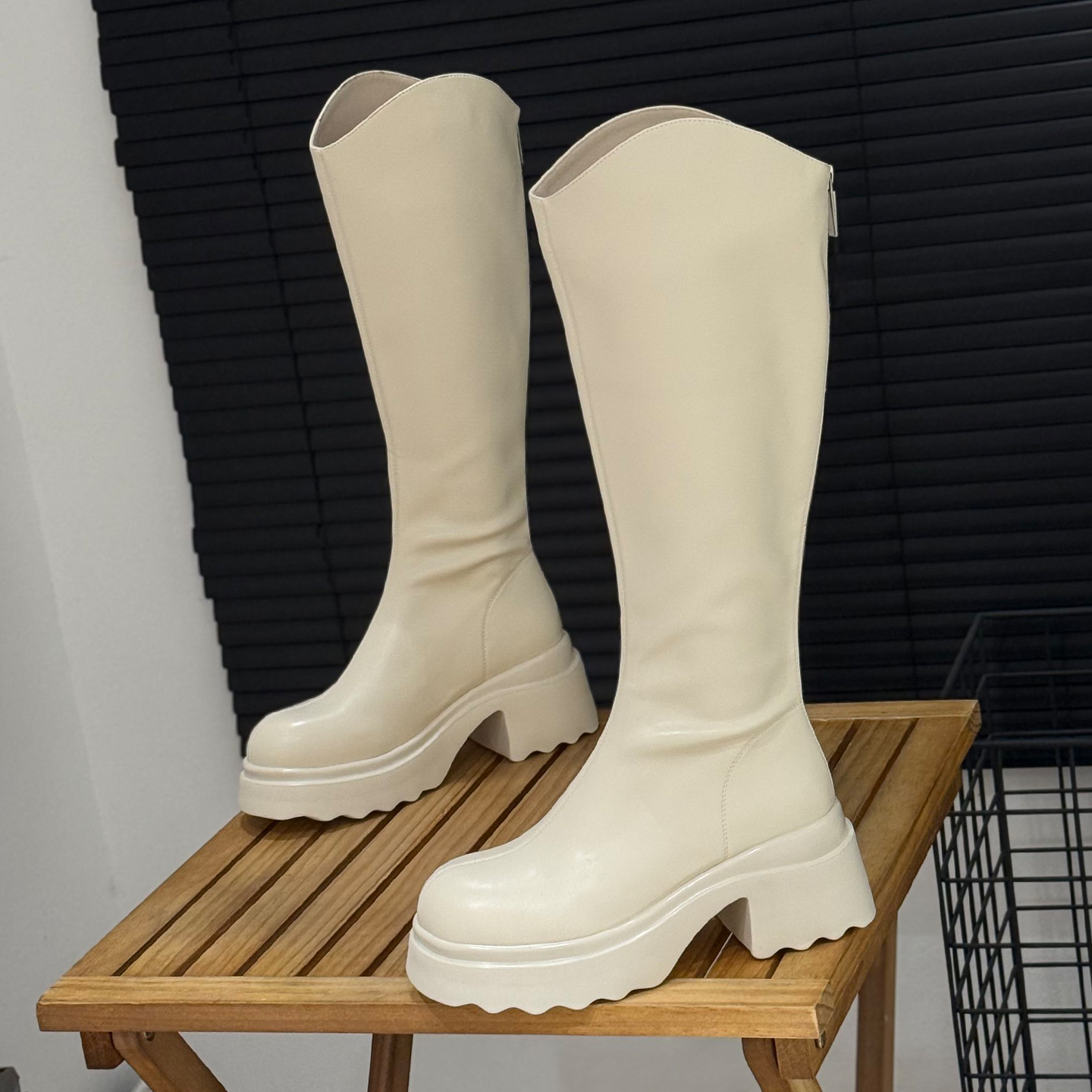 冬季加绒v口长靴女7cm米色骑士靴