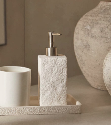 西班牙银色陶瓷卫浴分液器