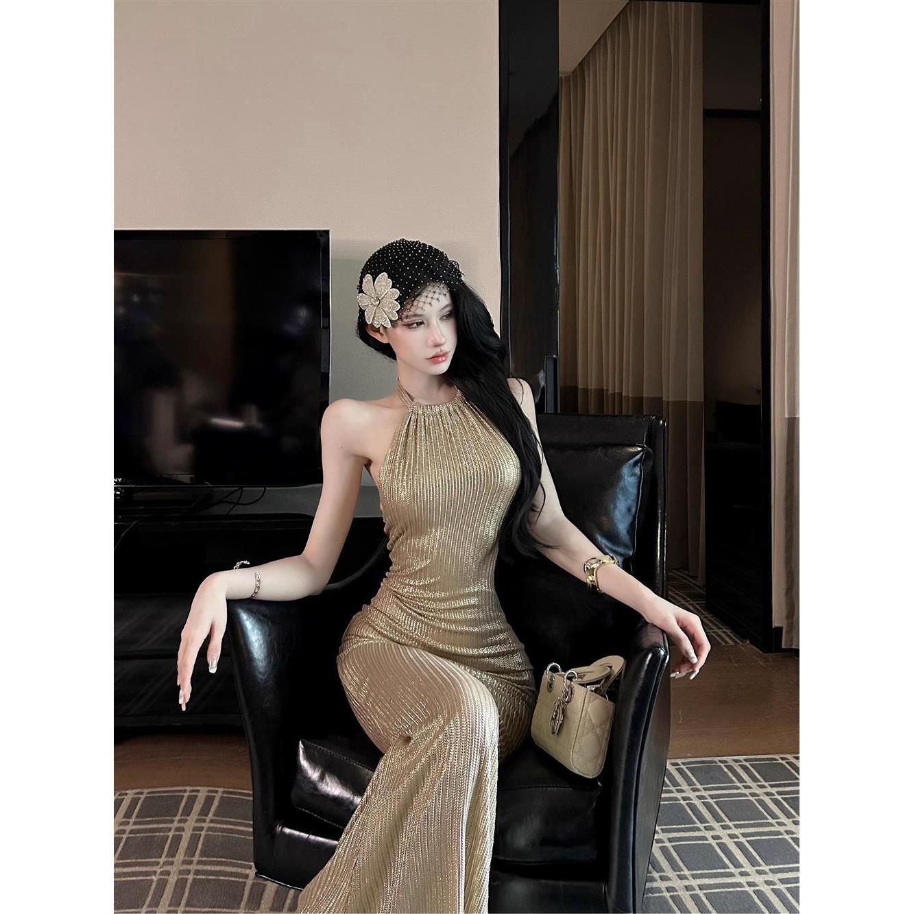 法式轻奢名媛风挂脖连衣裙