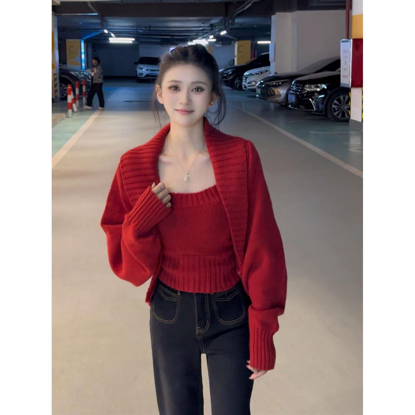 跨年新年穿搭红色毛衣套装女秋冬季穿搭一整套针织罩衫抹胸两件套