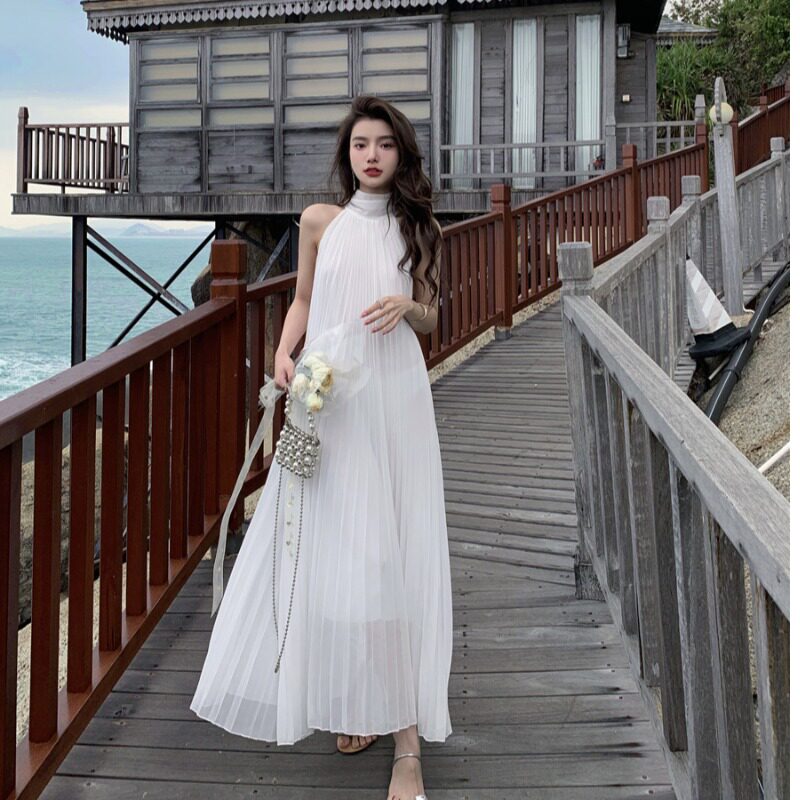 高级法式仙女度假百褶无袖大摆露肩连衣长裙大理洱海拍照裙子