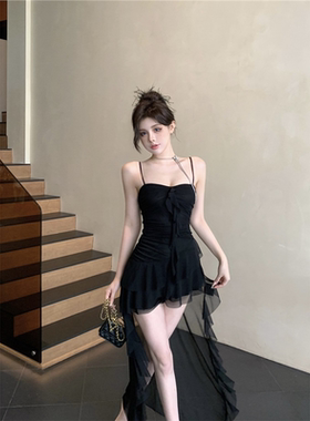 纯欲性感黑色吊带连衣裙女夏季不规则显瘦短裙小众收腰荷叶边裙子
