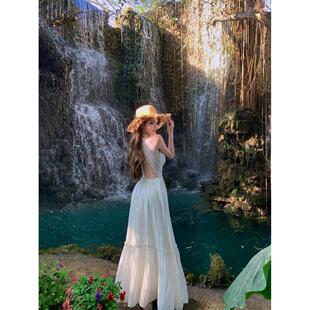 泰国清迈旅游性感露背白色吊带连衣裙女收腰气质海边沙滩拍照长裙