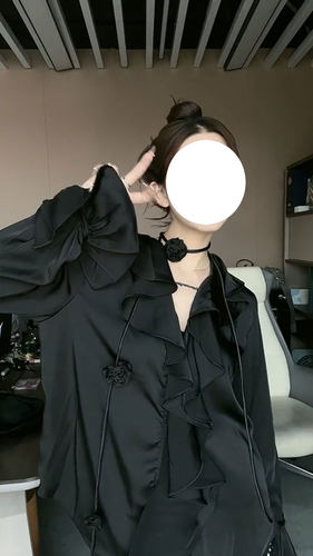 高级感V领黑长袖衬衫女别致上衣