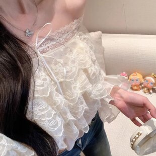 一字肩蕾丝长袖衬衫女夏法式收腰显瘦气质设计感纯欲短款雪纺上衣