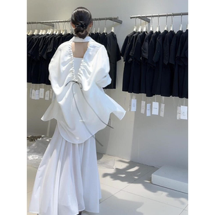 白色清纯系掐腰吊带连衣裙子女早秋2025新款绝美衬衫搭配长裙套装