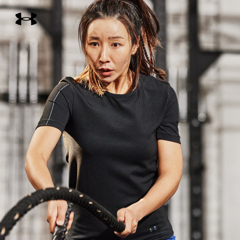 安德玛官方UA RUSH Seamless女子简约外观训练运动短袖T恤1373929