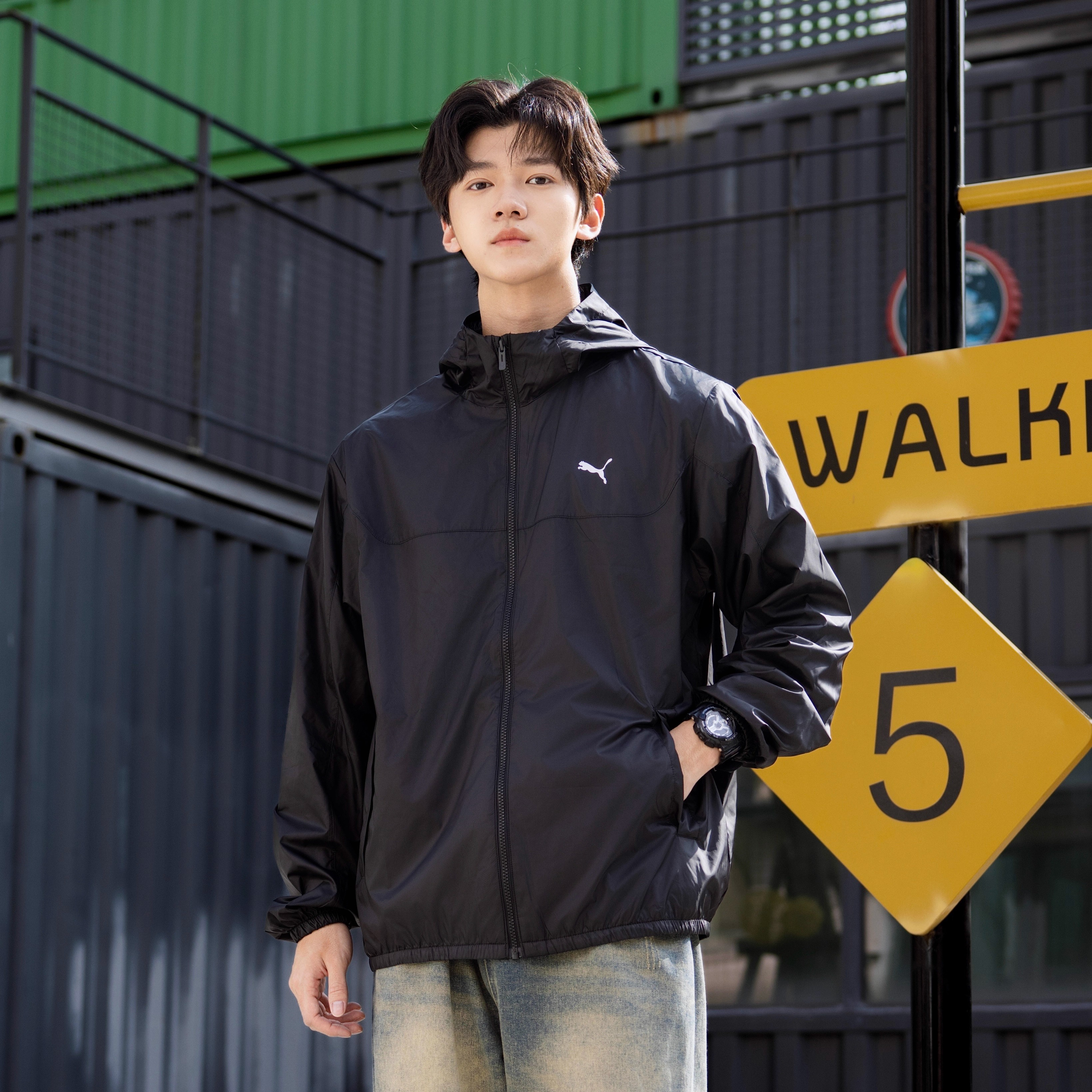 彪马PUMA春季新款基础百搭休闲连帽训练运动服梭织外套687547-01