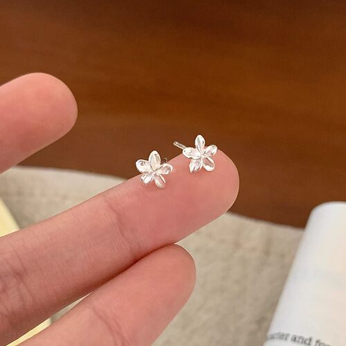星饰角迷你花朵耳钉女2025新款小众设计感耳环通勤百搭学生耳饰