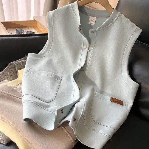 叠穿超有型！春秋薄款马甲女