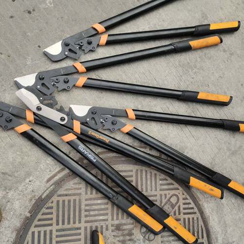 可维修Fiskars PowerGear2修枝剪，32寸钢制，型号议价
