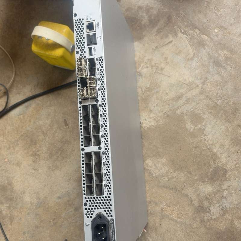 议价博科Brocade+300 +24口光纤储存交换机可维修