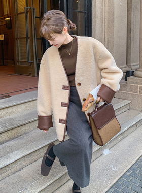 ins港风洋气V领皮毛一体外套女2025新款秋冬韩版宽松超火宽松棉服