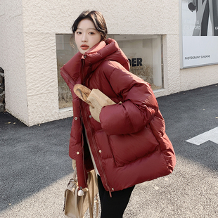 巨好看红色连帽面包羽绒服外套女短款2025新款冬季欧版超火小个子
