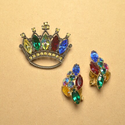 中古首饰品 Weiss 彩色莱茵石皇冠胸针加耳夹套装