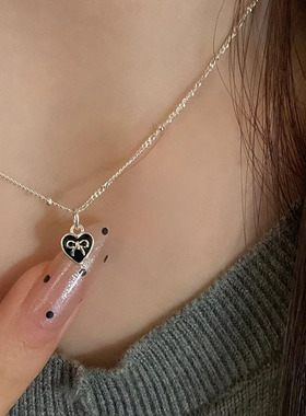 s925黑色s925黑色滴胶爱心蝴蝶结项链女ins甜酷风小众设计迷你桃