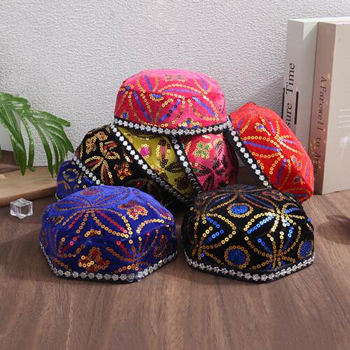 新疆维吾尔族六角带辫小花帽