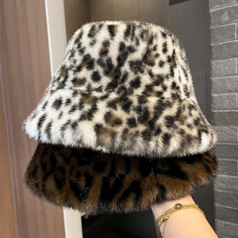 秋冬季保暖显脸小豹纹渔夫帽女款