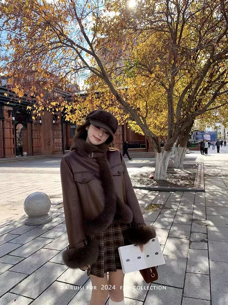 狐狸毛高端皮草外套女2025新款麂皮绒鹅羽绒服整皮年轻时尚短款冬
