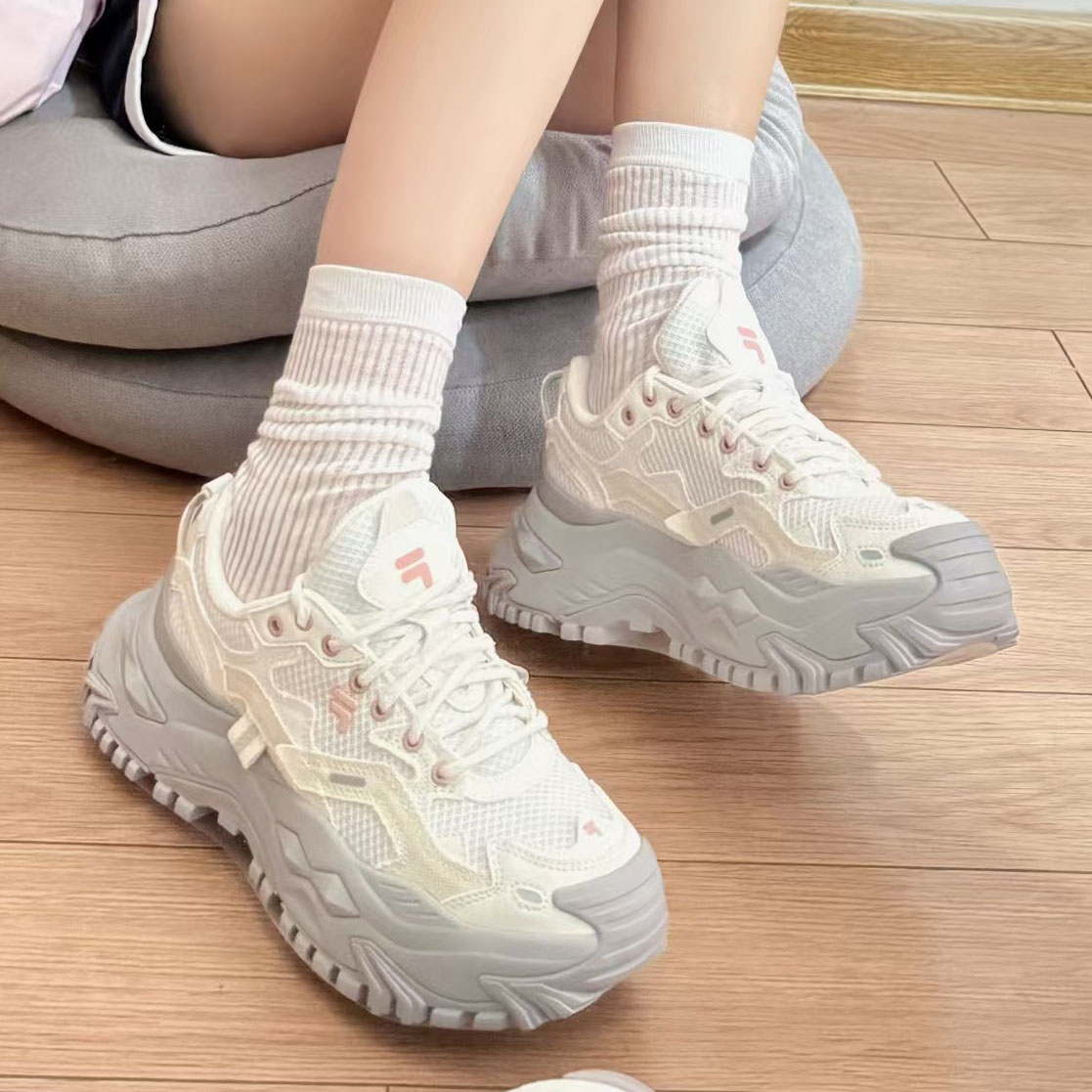 斐乐运动休闲女系带厚底鞋老爹鞋