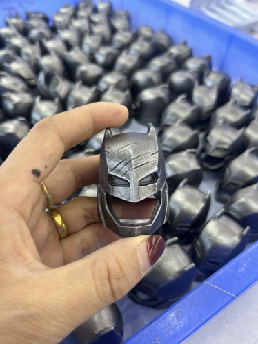 Тяжелая броня профессиональной версии перегружена шлемом.