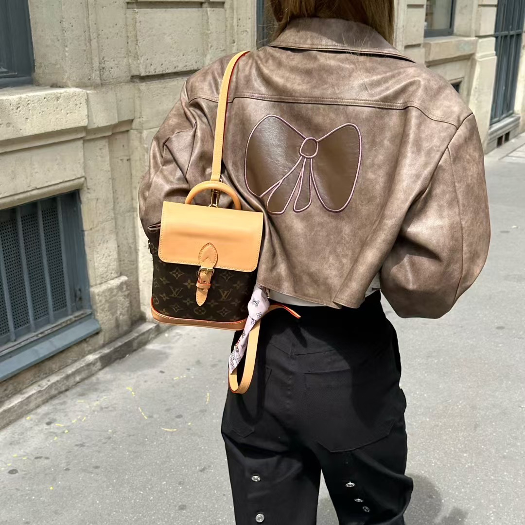 韩国翻领后背蝴蝶结PU皮衣外套女