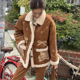 韩国东大门皮毛一体复古刺绣蝴蝶结麂皮绒外套保暖羊羔毛大衣女