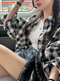 韩国东大门2025新款慵懒风时尚撞色渐变格纹中长款宽松防晒衬衫女