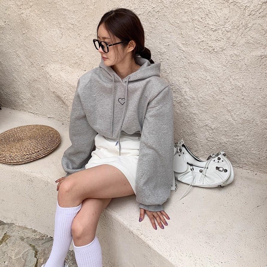 韩国东大门2025秋季爱心刺绣短款露肚脐上衣女宽松连帽套头卫衣