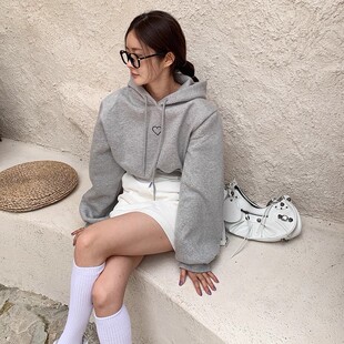 韩国东大门2025秋季爱心刺绣短款露肚脐上衣女宽松连帽套头卫衣