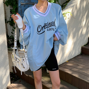 韩国东大门2025春装新款时尚V领美式字母宽松显瘦卫衣女长袖T恤