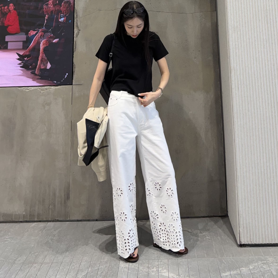 韩国东大门法式设计感高腰白色镂空提花牛仔裤女阔腿直筒休闲裤
