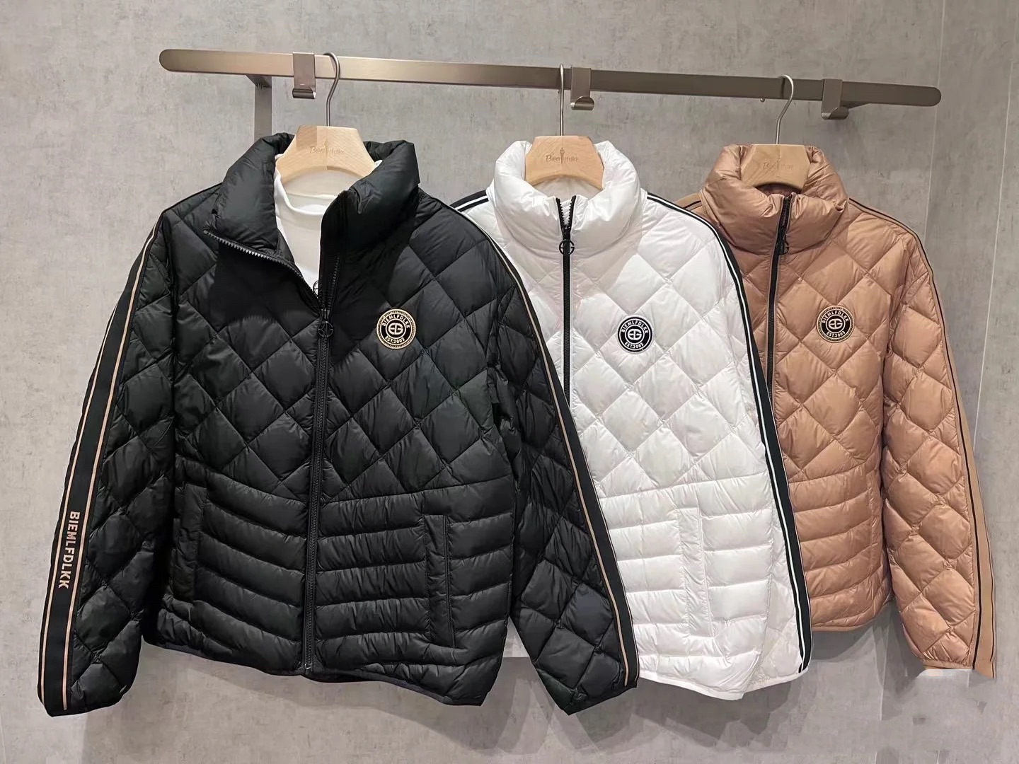 比音勒芬专柜正品秋冬款女装羽绒服立领短款休闲保暖外套83222969