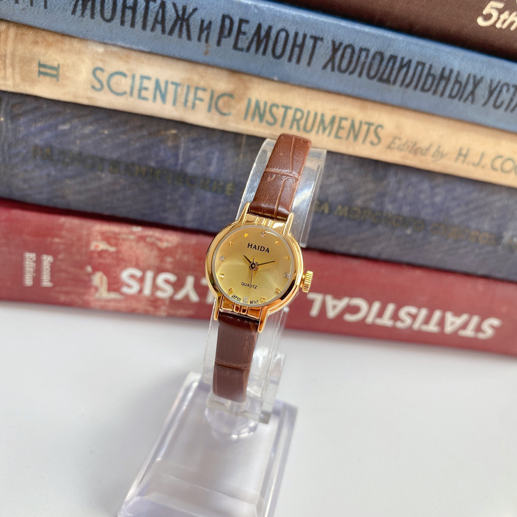 90年代库存haida牌复古简约圆款防水小巧迷你气质文艺石英小金表