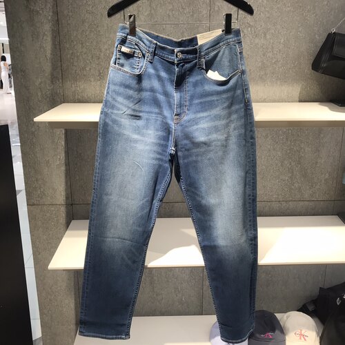Calvin Klein 男士90s Taper锥形牛仔裤款号A4RG912G浅蓝水洗