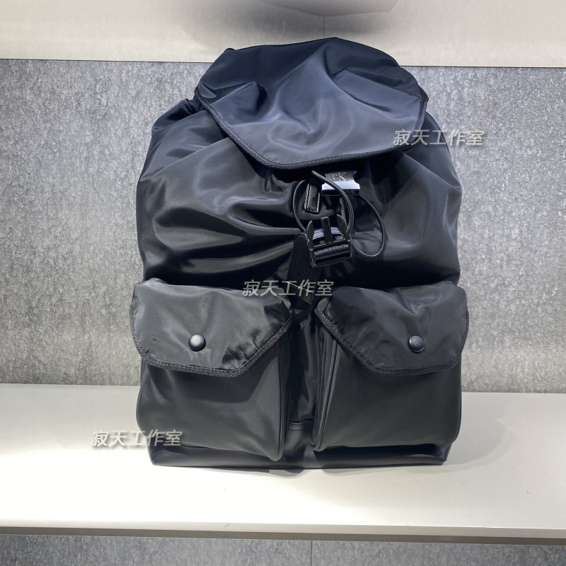 CK Jeans国内代购24秋冬新款男经典翻盖抽绳口旅行双肩包4G3039G