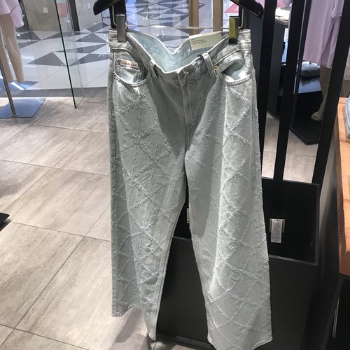 CK浅水洗低腰阔腿拖地牛仔裤女